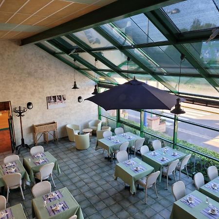 L'Auberge De L'Olive Dompierre-sur-Besbre Exterior foto