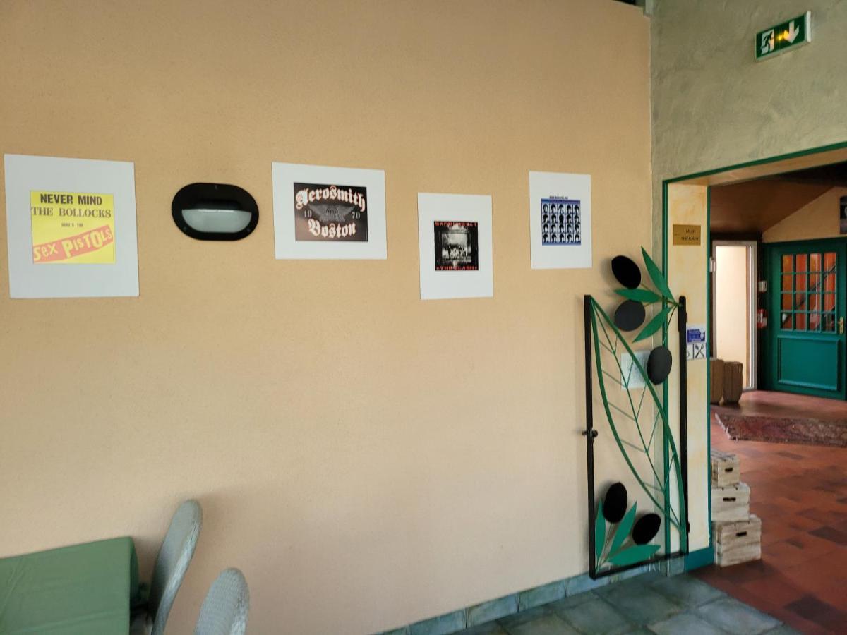 L'Auberge De L'Olive Dompierre-sur-Besbre Exterior foto