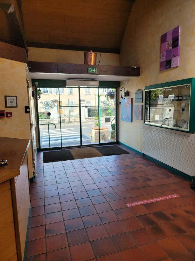 L'Auberge De L'Olive Dompierre-sur-Besbre Exterior foto