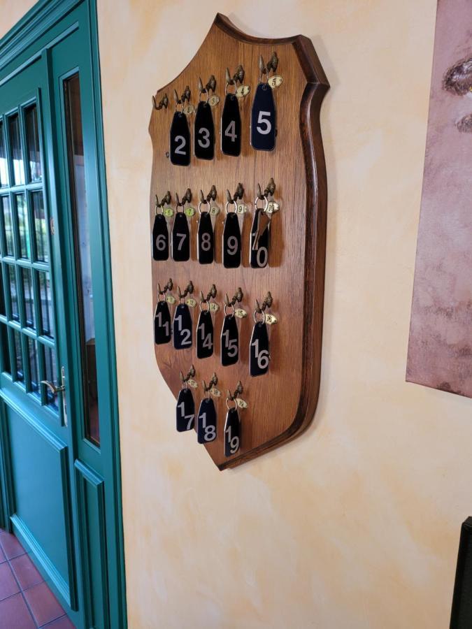L'Auberge De L'Olive Dompierre-sur-Besbre Exterior foto
